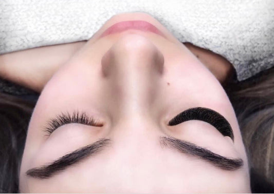 COMMENT OBTENIR UNE POSE DE VOLUME RUSSE PARFAITEMENT NOIRE ?