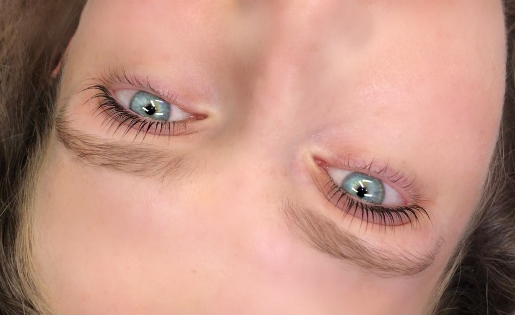 10 RAISONS POURQUOI VOTRE LASH LIFT N’A PAS ÉTÉ UN SUCCÈS