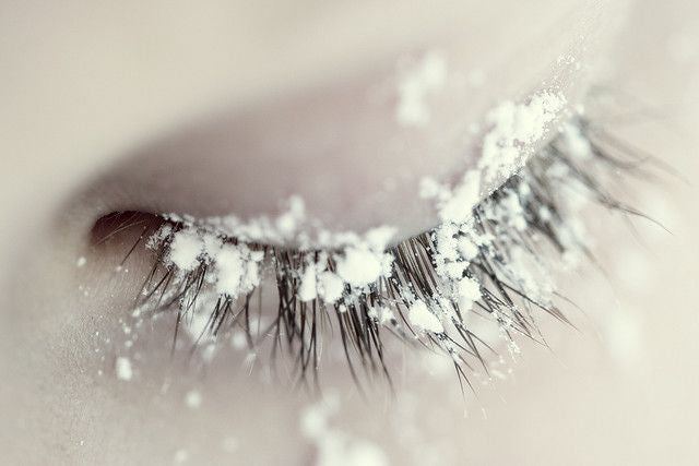 POURQUOI LA COLLE POUR EXTENSIONS DE CILS DEVIENT BLANCHE?