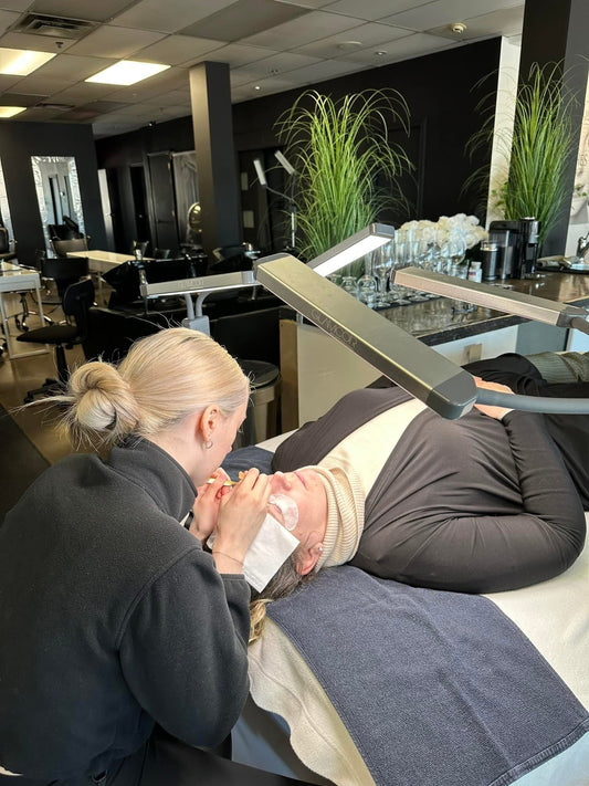 PEUT-ON DEVENIR TECHNICIENNE EN EXTENSIONS DE CILS SANS EXPÉRIENCE ?